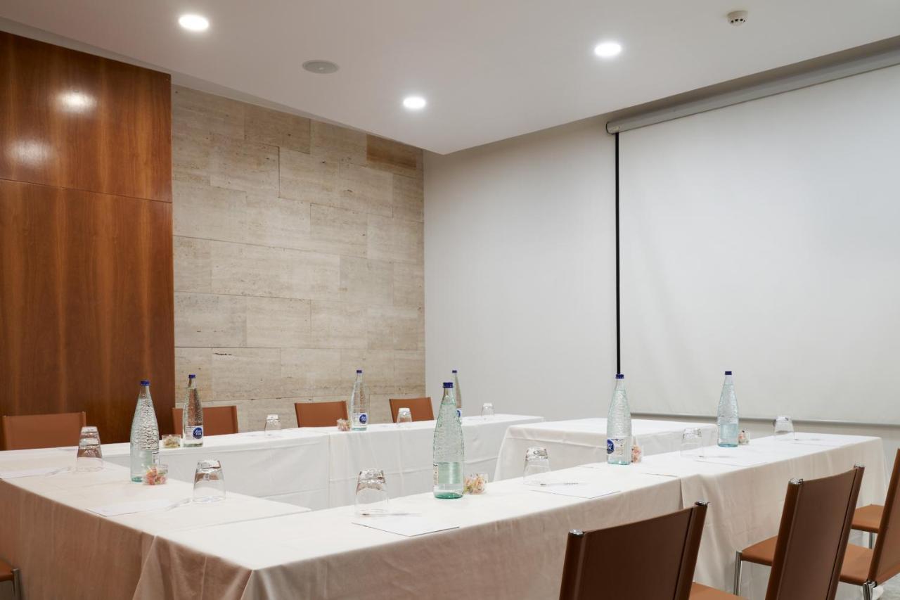 Hotel Catalonia Bristol à Sant Andreu de la Barca Extérieur photo