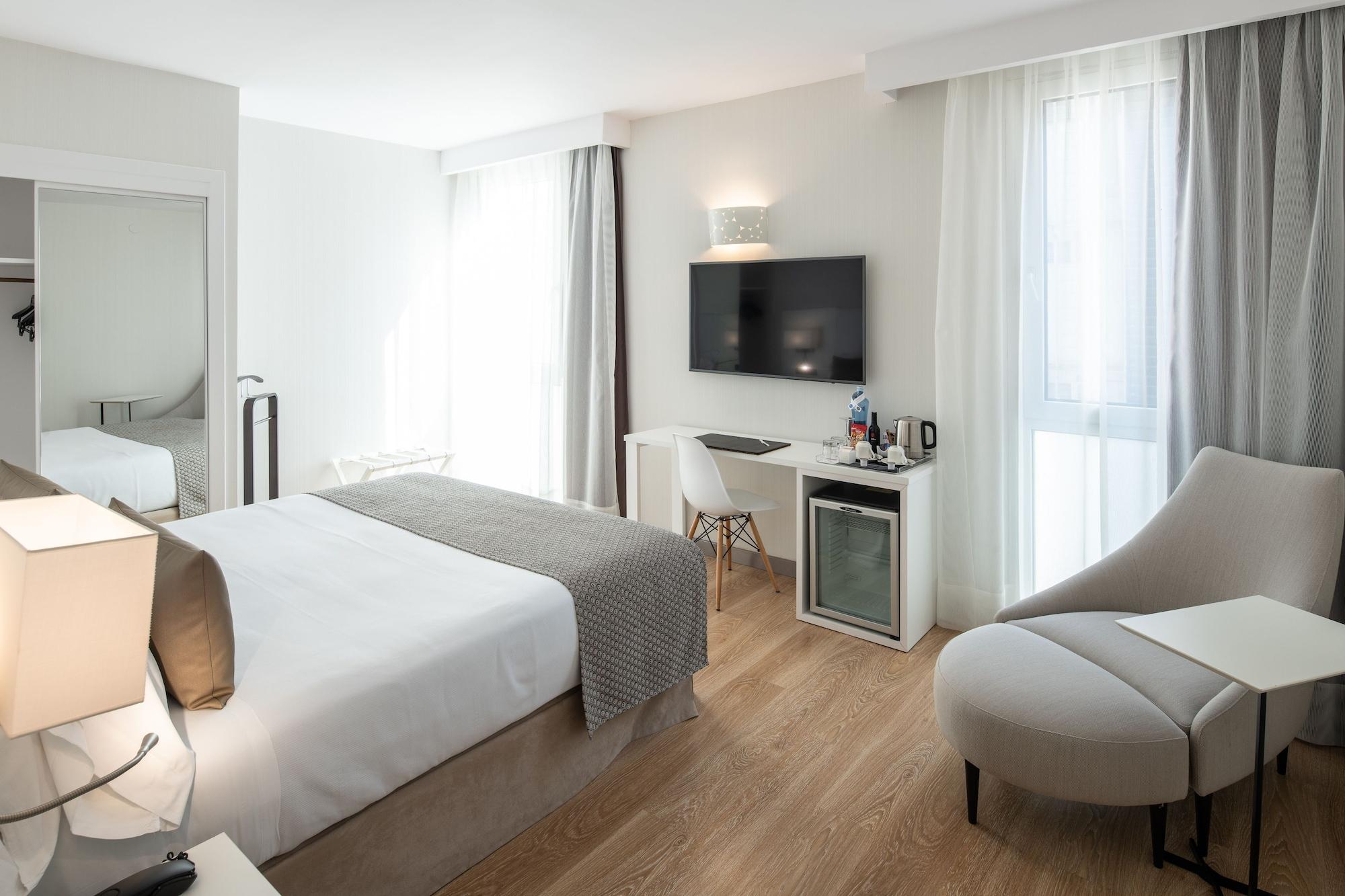 Hotel Catalonia Bristol à Sant Andreu de la Barca Extérieur photo