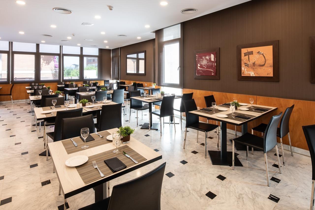 Hotel Catalonia Bristol à Sant Andreu de la Barca Extérieur photo