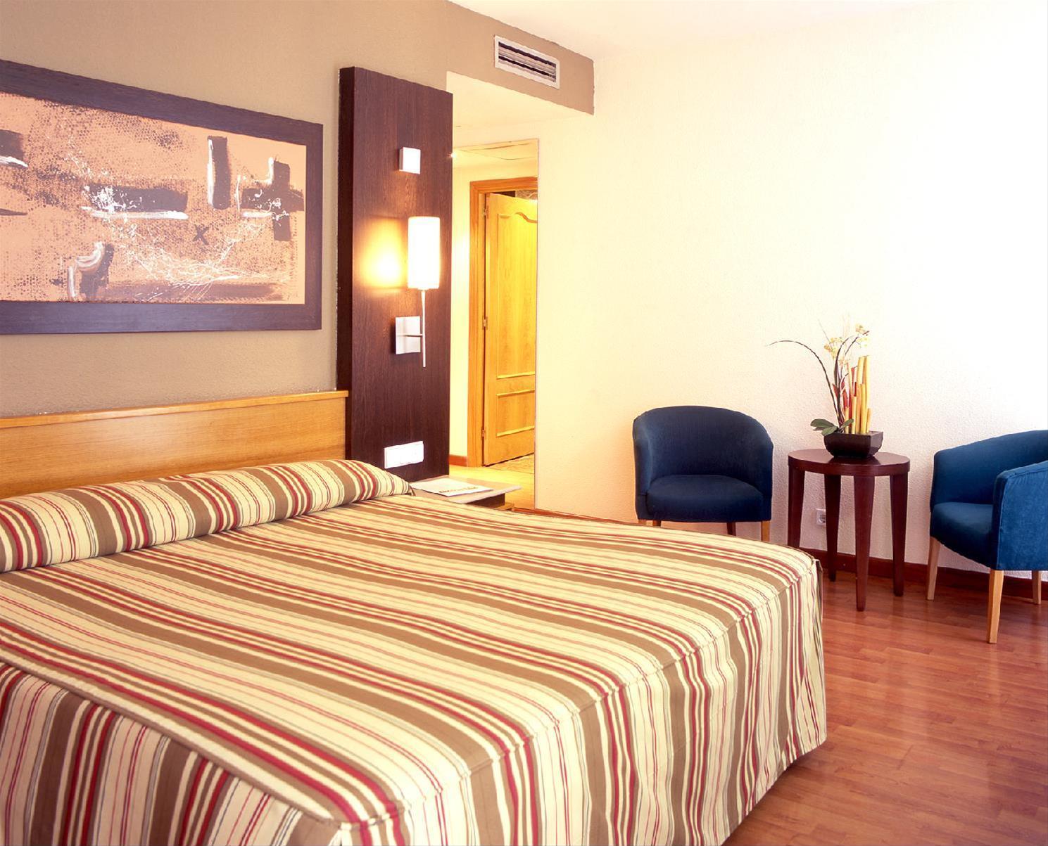 Hotel Catalonia Bristol à Sant Andreu de la Barca Extérieur photo
