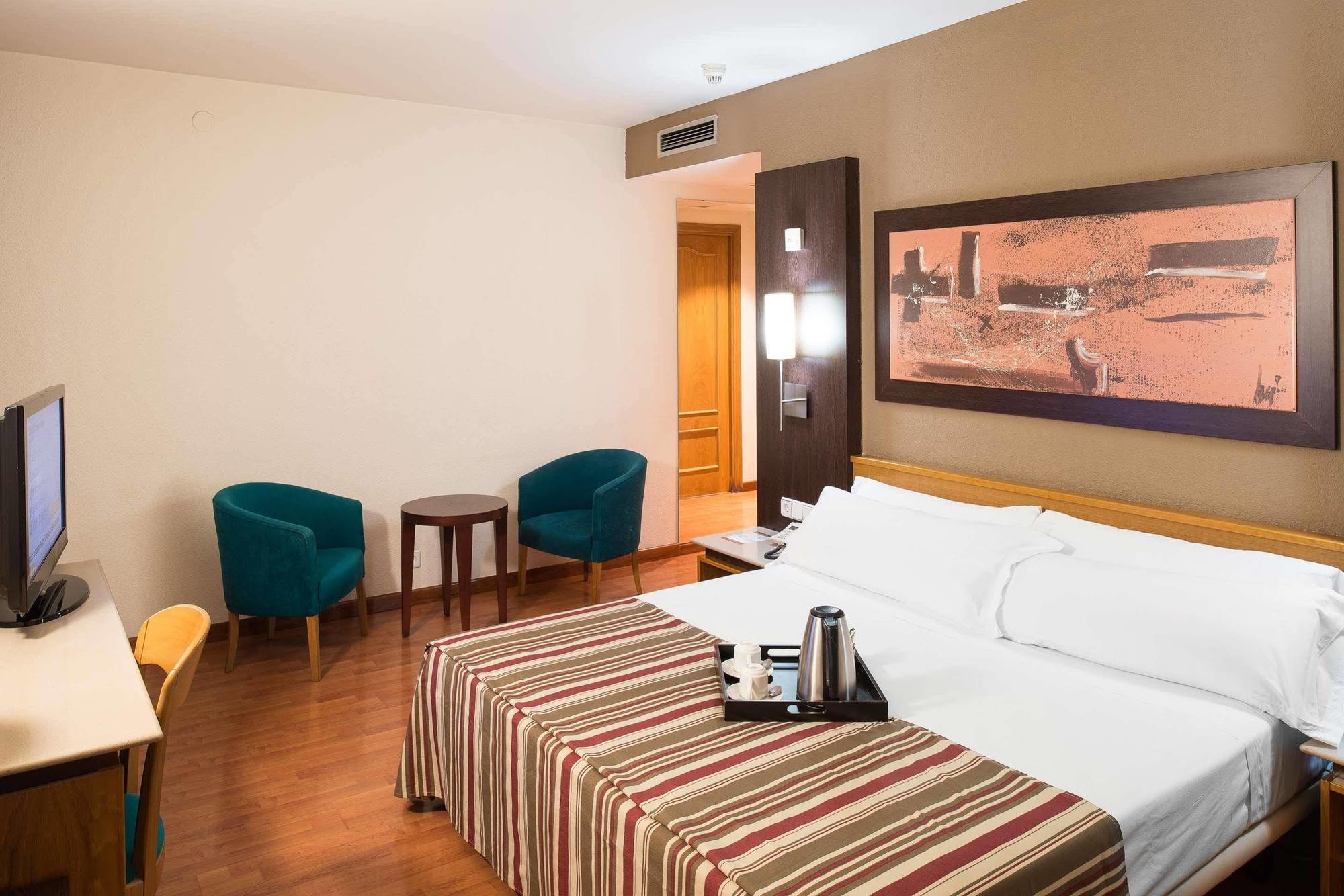 Hotel Catalonia Bristol à Sant Andreu de la Barca Extérieur photo