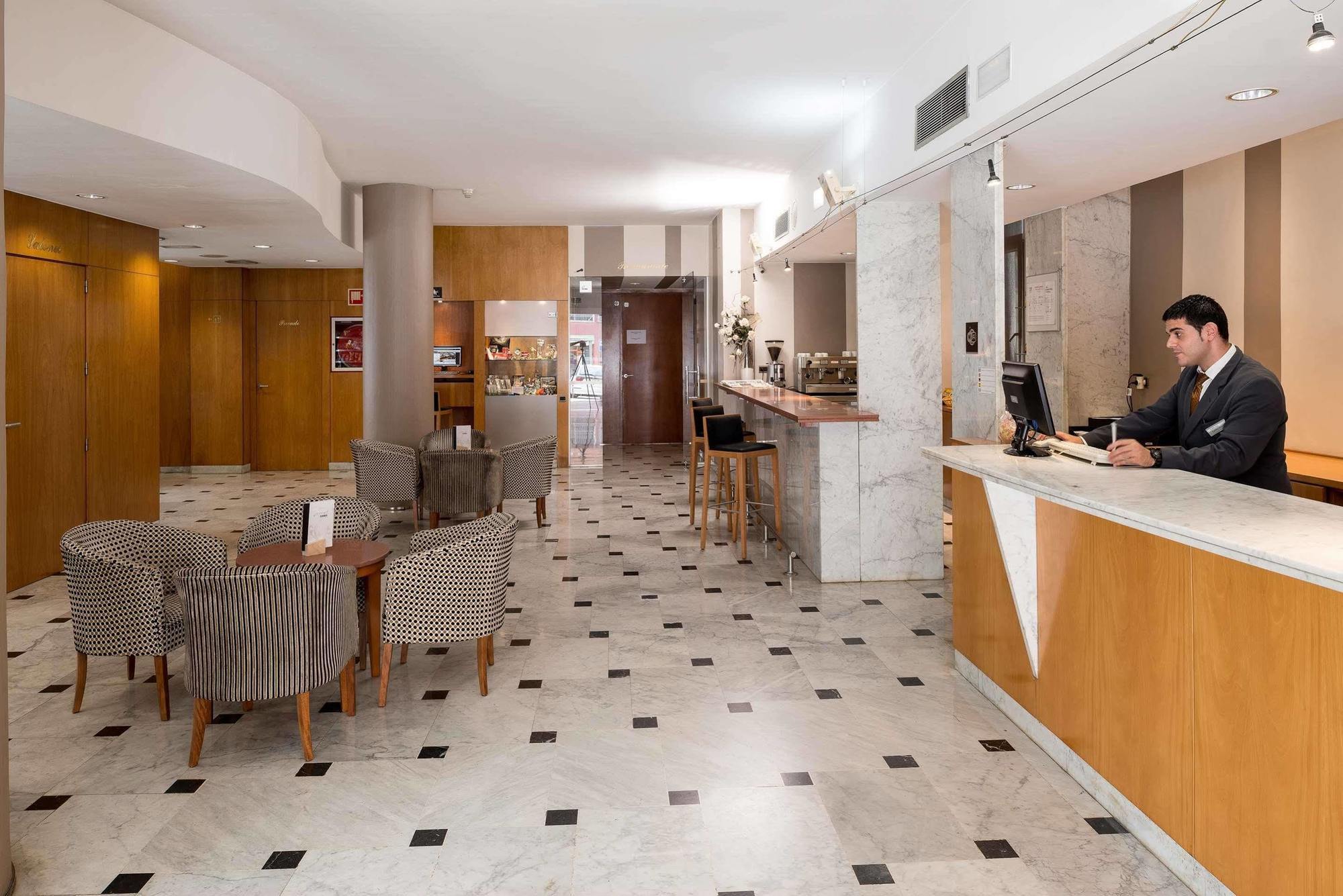 Hotel Catalonia Bristol à Sant Andreu de la Barca Extérieur photo