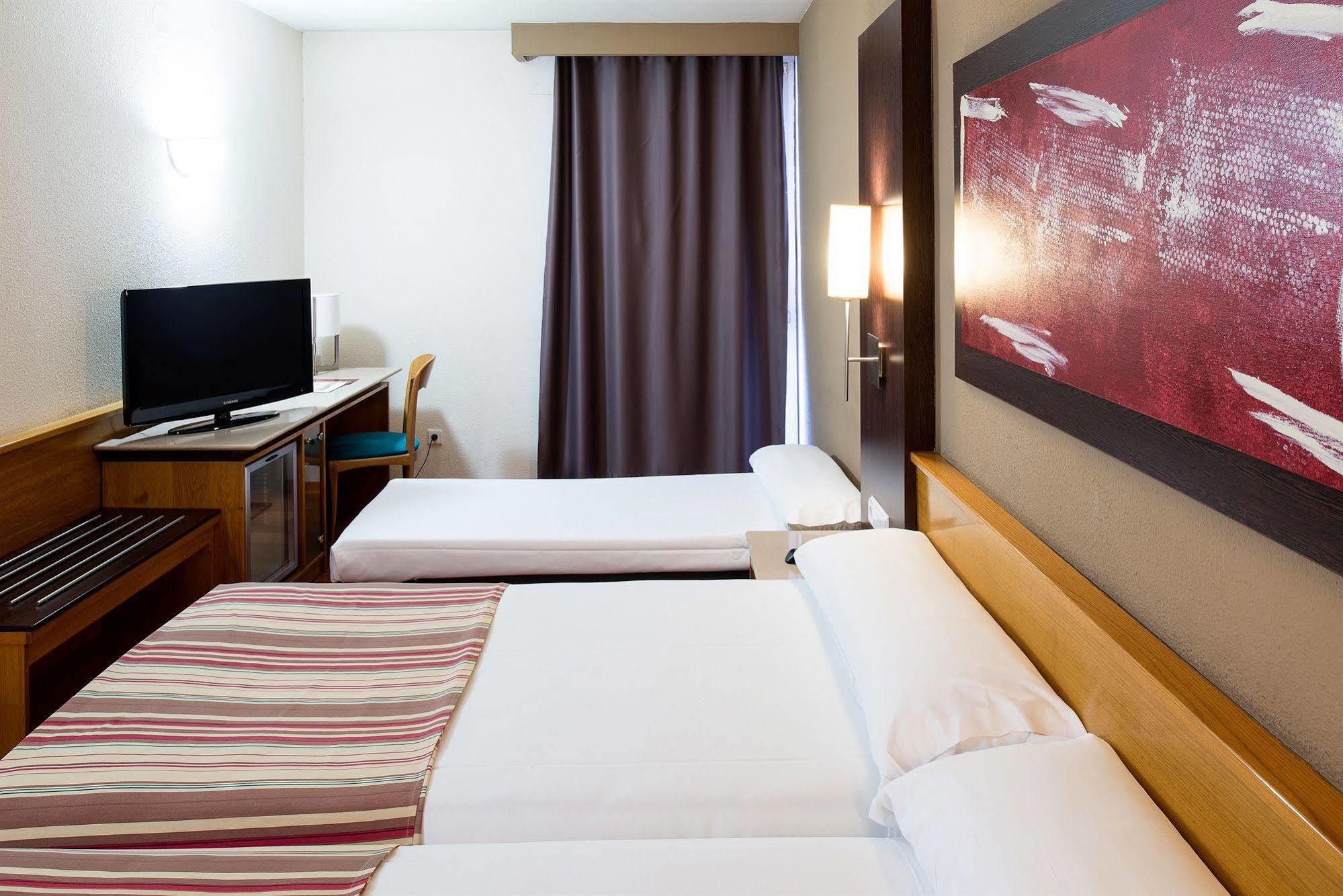 Hotel Catalonia Bristol à Sant Andreu de la Barca Extérieur photo